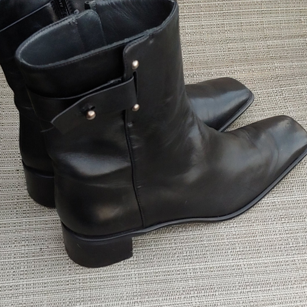 Stuart Weitzman leather boots... Great condition - Picture 4 of 12